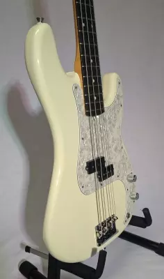 Fender - American Professional II Precision Bass, Rosewood Fingerboard - Olympic White 5